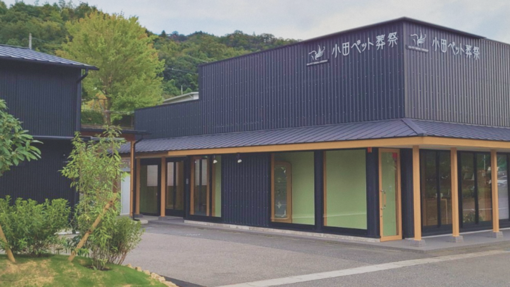 ペット霊園の外観と納骨堂のイメージ写真